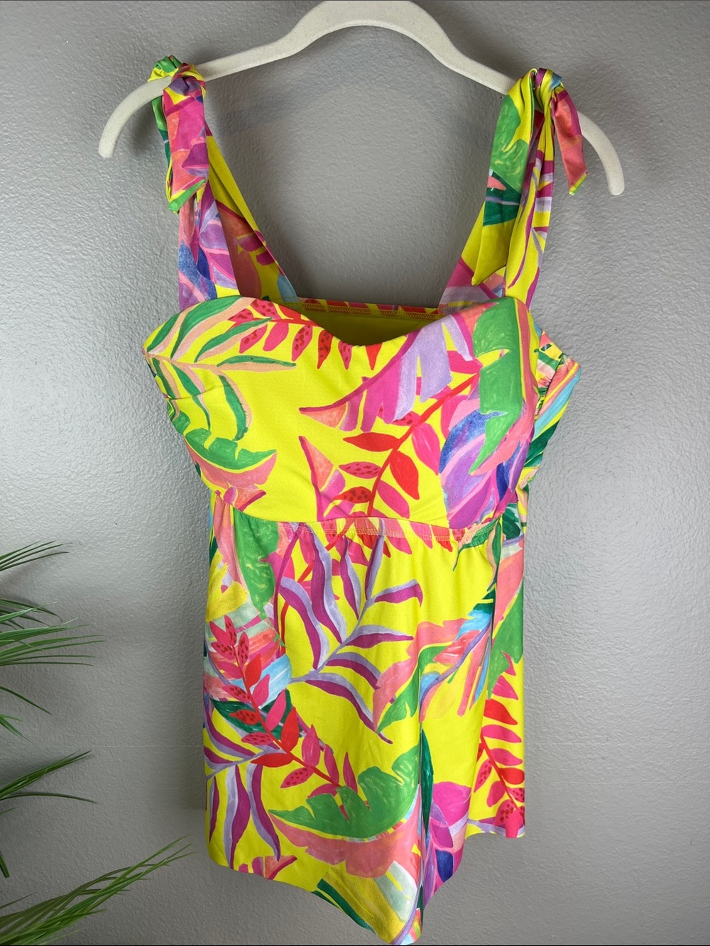 NWT BECCA Vibrant Tropical Print Women's Top 14